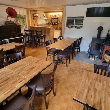 Miramont Horse Trekking Hotell *