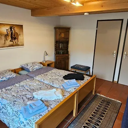 Miramont Horse Trekking Hotell *